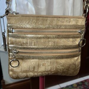 Coach  Poppy  Crossbody bag  Vintage Gold/gold metallic poppy print & trim  EVC